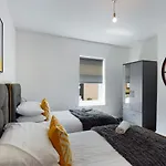 Gorst House 2 Bed House, Sleeps 4 Close To Stadium
