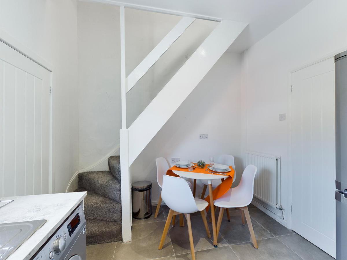 Gorst House 2 Bed House, Sleeps 4 Close To Stadium Holiday home