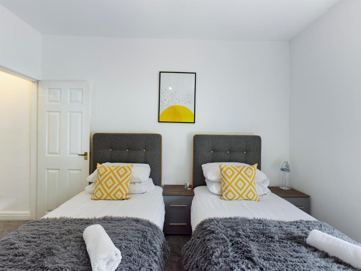 Gorst House 2 Bed House, Sleeps 4 Close To Stadium